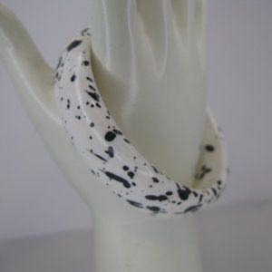 Retro Black Spotted White Plastic Bangle Bracelet 1980s